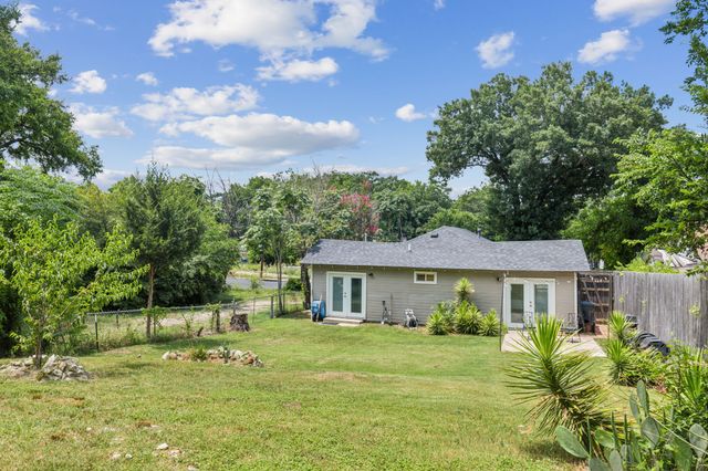 1142 W Clarendon Drive, Dallas, TX 75208