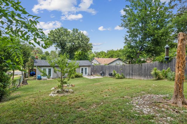 1142 W Clarendon Drive, Dallas, TX 75208