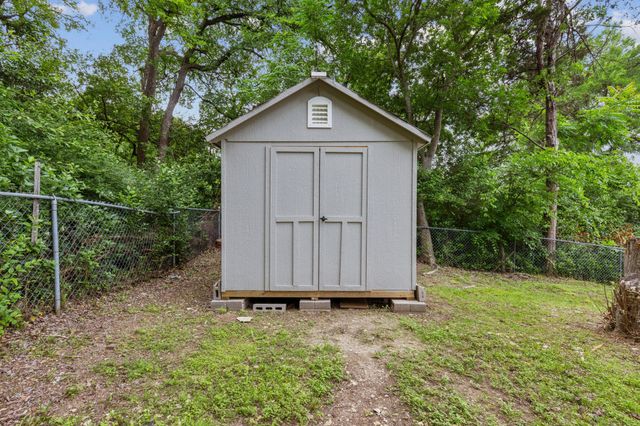 1142 W Clarendon Drive, Dallas, TX 75208