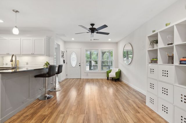 1142 W Clarendon Drive, Dallas, TX 75208