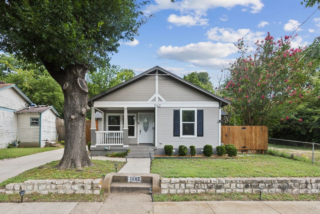 1142 W Clarendon Drive, Dallas, TX 75208