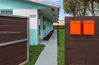 831 NE 40th St 3, Oakland Park, FL 33334