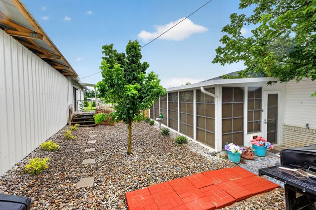 205 Williams Rd, Westmoreland, TN 37186