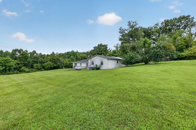 205 Williams Rd, Westmoreland, TN 37186
