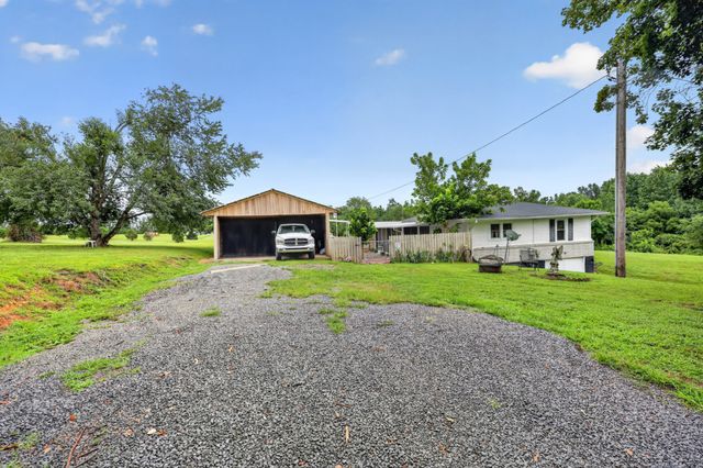 205 Williams Rd, Westmoreland, TN 37186