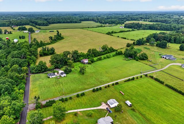 205 Williams Rd, Westmoreland, TN 37186