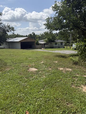 205 Williams Rd, Westmoreland, TN 37186