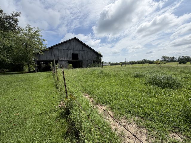 205 Williams Rd, Westmoreland, TN 37186