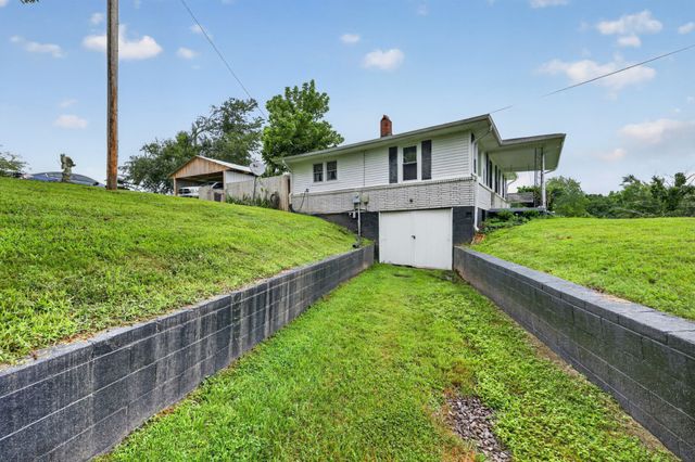 205 Williams Rd, Westmoreland, TN 37186