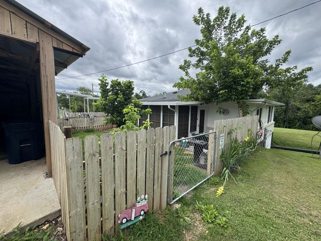 205 Williams Rd, Westmoreland, TN 37186