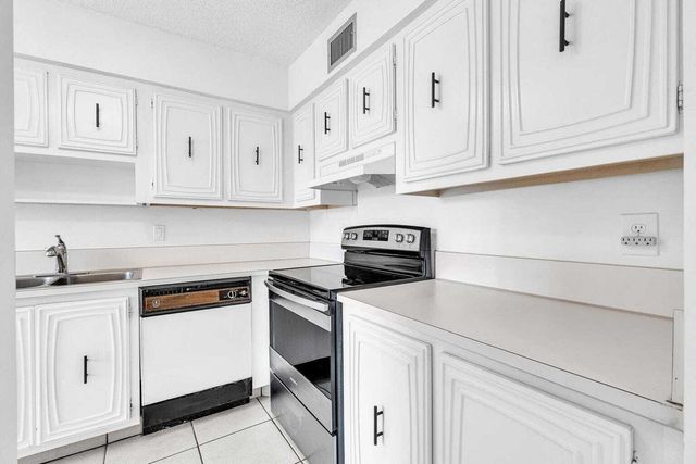 13721 Flora Place D, Delray Beach, FL 33484
