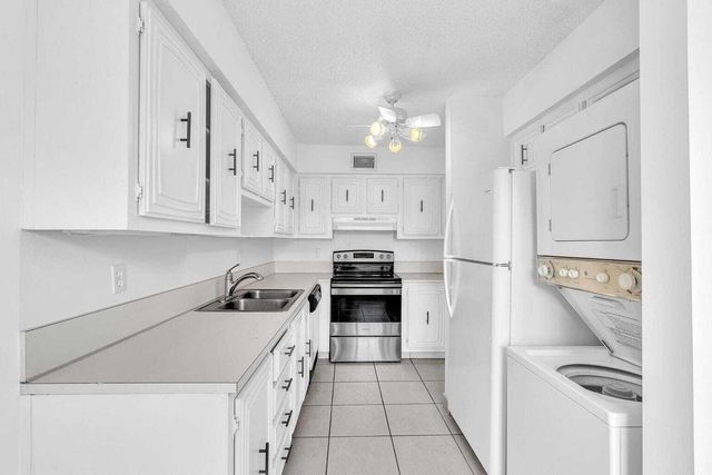 13721 Flora Place D, Delray Beach, FL 33484