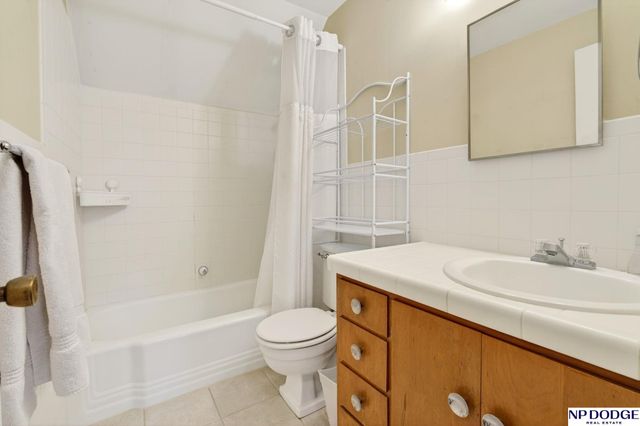 5824 Nicholas Street, Omaha, NE 68132