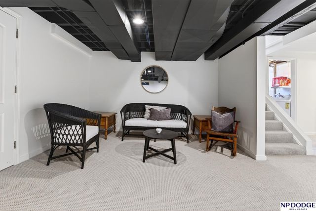 5824 Nicholas Street, Omaha, NE 68132