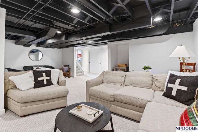 5824 Nicholas Street, Omaha, NE 68132