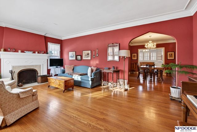 5824 Nicholas Street, Omaha, NE 68132