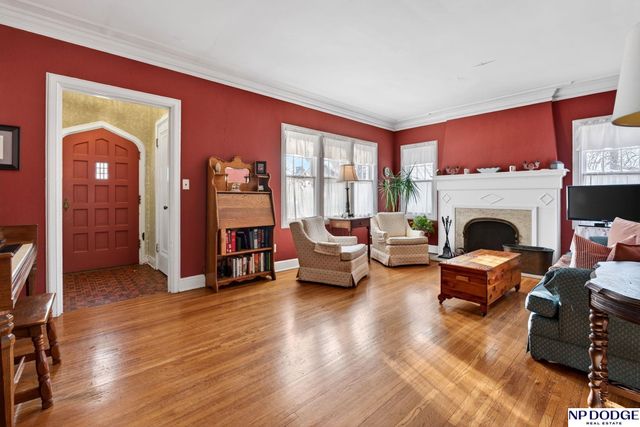 5824 Nicholas Street, Omaha, NE 68132