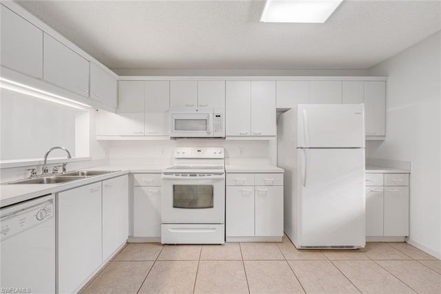 7761 Jewel LN # 103, Naples, FL 34109