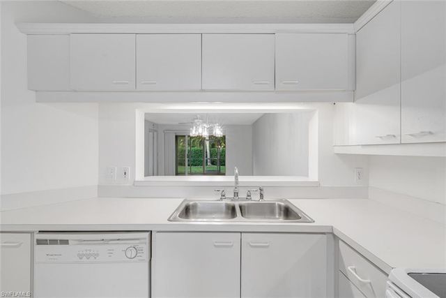 7761 Jewel LN # 103, Naples, FL 34109