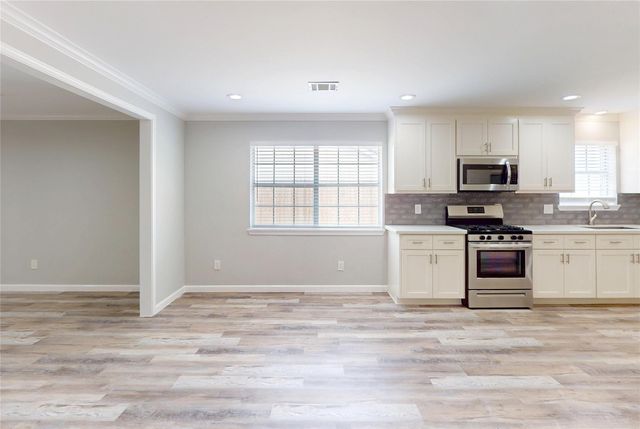 2206 Carriage Lane, La Marque, TX 77568