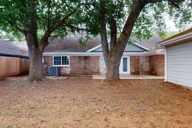 2206 Carriage Lane, La Marque, TX 77568