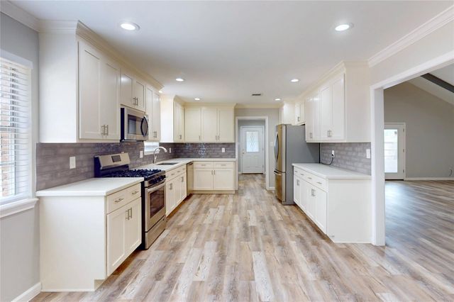 2206 Carriage Lane, La Marque, TX 77568