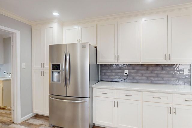 2206 Carriage Lane, La Marque, TX 77568