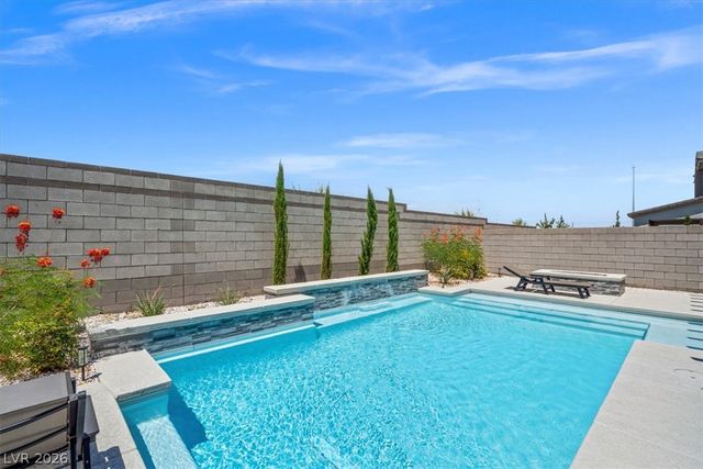 10021 Locking Biner Avenue, Las Vegas, NV 89166