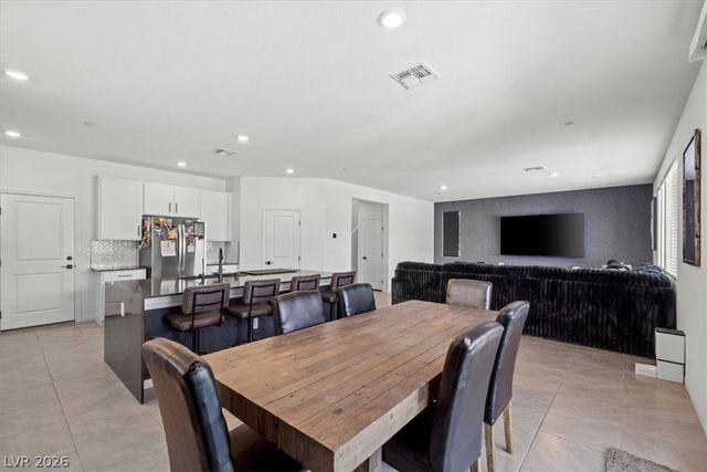 10021 Locking Biner Avenue, Las Vegas, NV 89166
