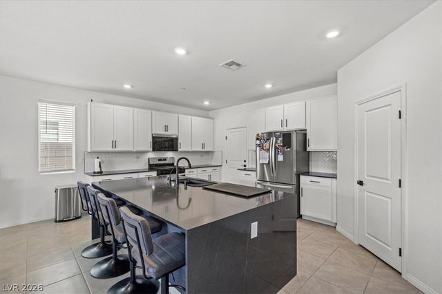 10021 Locking Biner Avenue, Las Vegas, NV 89166