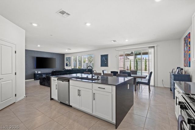 10021 Locking Biner Avenue, Las Vegas, NV 89166
