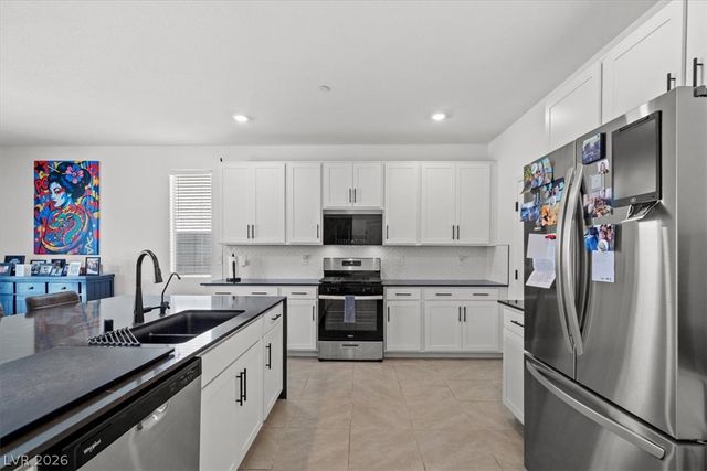 10021 Locking Biner Avenue, Las Vegas, NV 89166