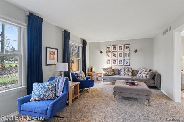 2818 Lunar Court, Lake Orion, MI 48360