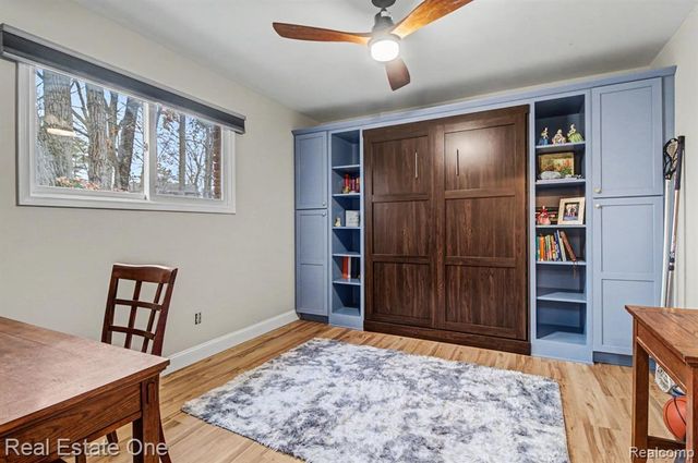 2818 Lunar Court, Lake Orion, MI 48360