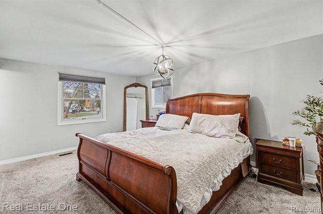 2818 Lunar Court, Lake Orion, MI 48360