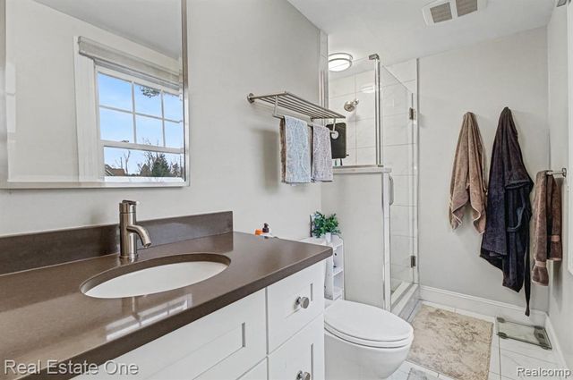 2818 Lunar Court, Lake Orion, MI 48360