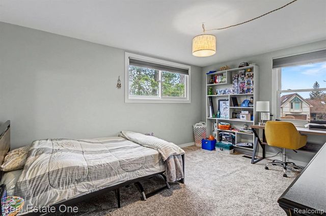 2818 Lunar Court, Lake Orion, MI 48360