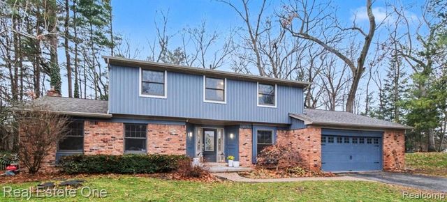 2818 Lunar Court, Lake Orion, MI 48360
