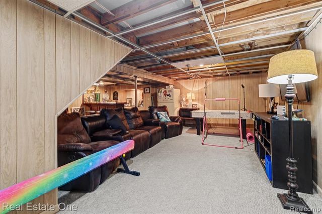 2818 Lunar Court, Lake Orion, MI 48360