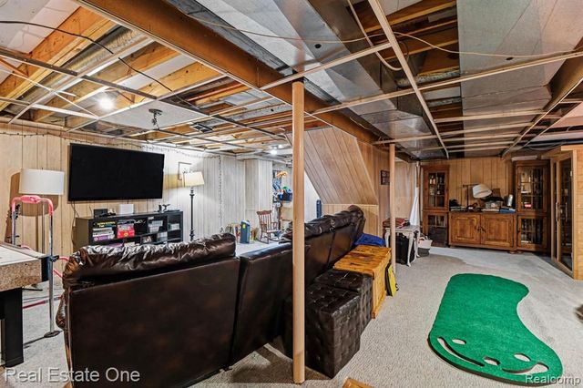 2818 Lunar Court, Lake Orion, MI 48360