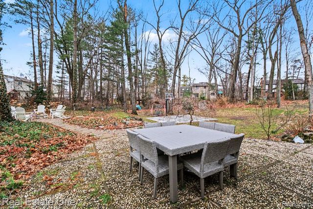 2818 Lunar Court, Lake Orion, MI 48360