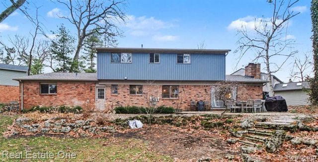 2818 Lunar Court, Lake Orion, MI 48360