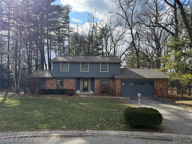 2818 Lunar Court, Lake Orion, MI 48360