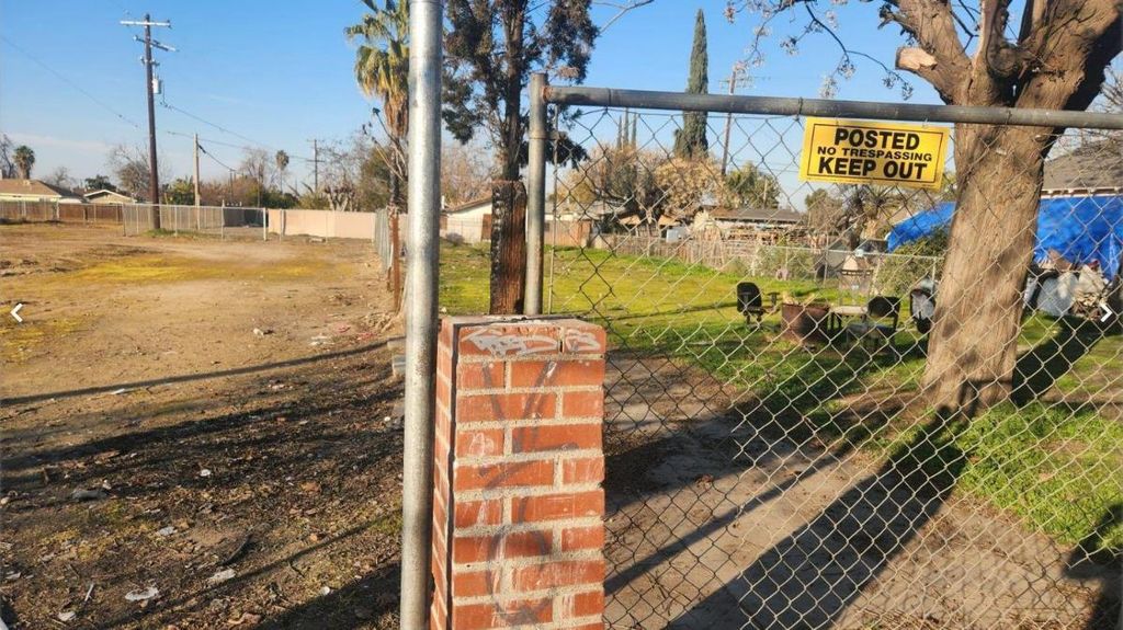 Image 2 of property listing at 3911 E Jensen Avenue E # 3911, Fresno, CA 93725