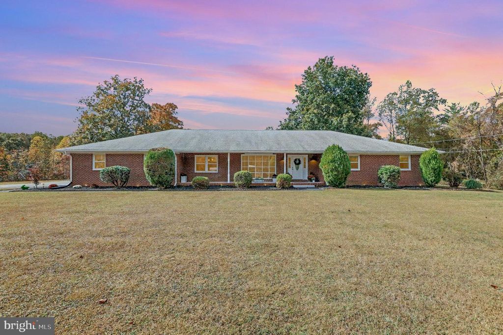 5000 BOBCAT CT, Woodbridge, VA 22193