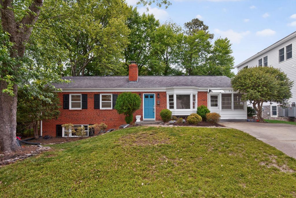6530 FAIRLAWN DR, Mclean, VA 22101