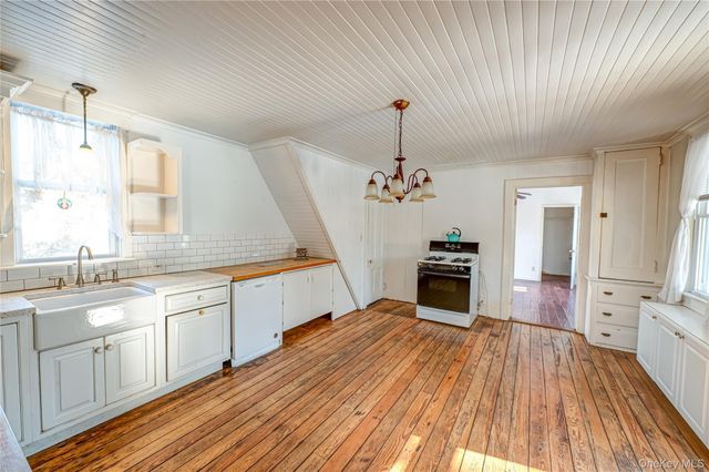 179 G Springville Road, Hampton Bays, NY 11946