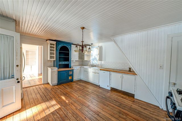 179 G Springville Road, Hampton Bays, NY 11946