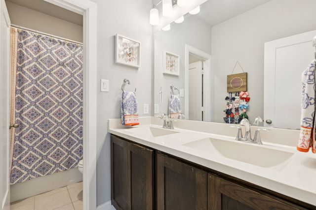 2000 Crescent Street, Fort Worth, TX 76008