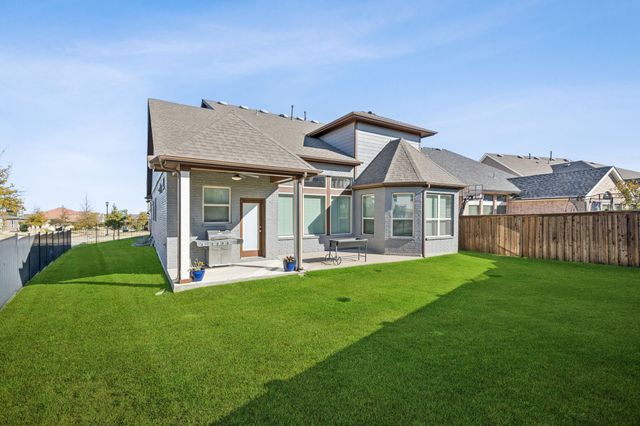 2000 Crescent Street, Fort Worth, TX 76008